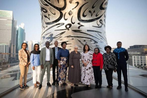 نائبة
      رئيس
      ناميبيا
      تزور
      متحف
      المستقبل