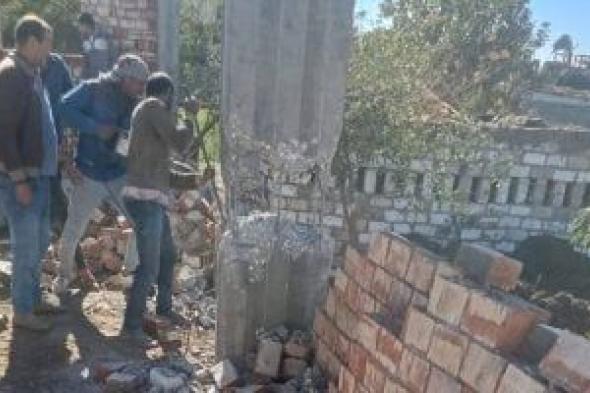 إزالة
فورية
لحالتي
تعدى
على
أراض
زراعيه
بمركز
طهطا
فى
سوهاج