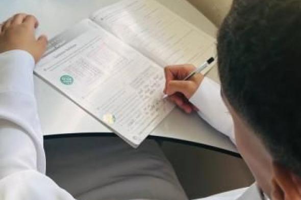 لقاءات
      مع
      أولياء
      الأمور
      لمناقشة
      أوضاع
      الطلبة