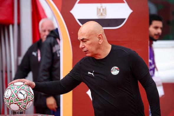 رد فعل مستفز بدلا من تحمل المسؤولية.. حسام حسن في مواجهة مع الجماهير (فيديو)