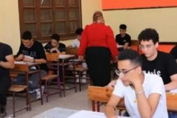 12611
طالبا
يؤدون
اليوم
امتحانات
الشهادة
الإعدادية
الأزهرية
بسوهاج