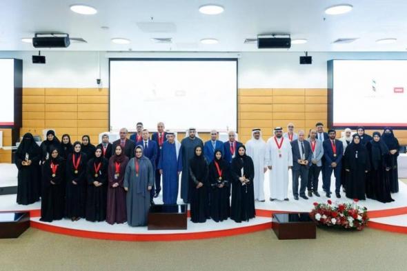 جامعة
      الإمارات
      تكرّم
      الفائزين
      بجائزة
      الرئيس
      الأعلى
      للتميّز
      المؤسسي