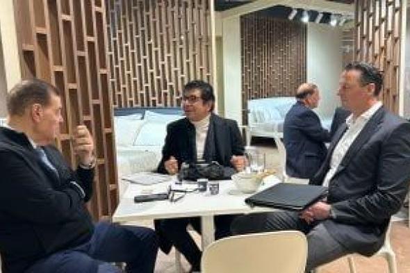 وفد
ألماني
يتفقد
الجناح
المصرى
فى
معرض
فرانكفورت
الدولي
للمنسوجات..
صور