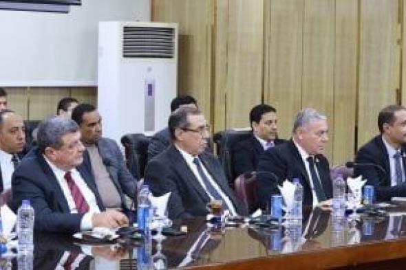 محافظ
كفر
الشيخ
يستقبل
أعضاء
مجلسى
النواب
والشيوخ
..
صور