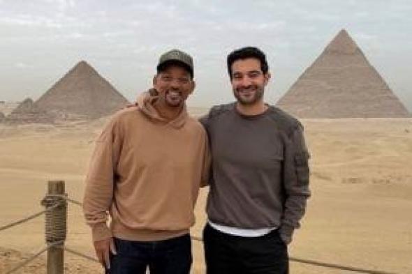 ويل
سميث
يزور
الأهرامات
ويلتقط
الصور
التذكارية