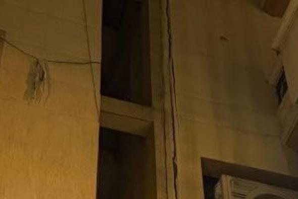 إخلاء
عقارين
بدمنهور
عقب
ظهور
تصدعات
فى
الجدار
الفاصل
بينهما..
التفاصيل