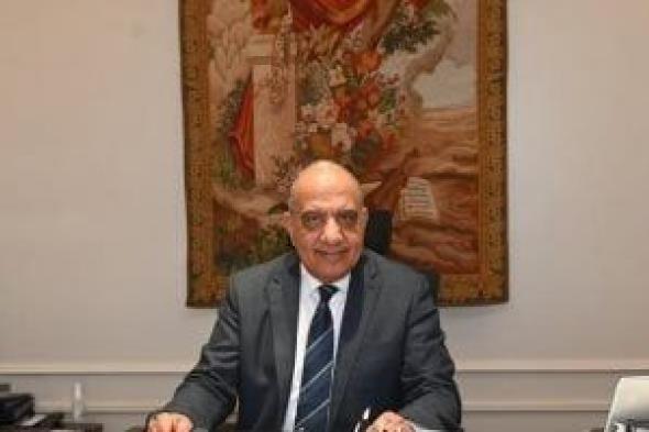 وزير
الكهرباء
يغادر
إلى
الصين
لبحث
الخطوات
التنفيذية
لإقامة
مصنعى
بطاريات
تخزين
الطاقة