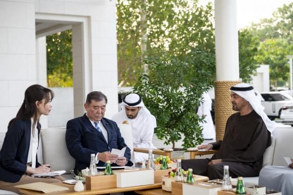 محمد
      بن
      زايد
      يتلقى
      رسالة
      خطية
      من
      رئيسة
      وزراء
      اليابان
      تتصل
      بتعزيز
      العلاقات