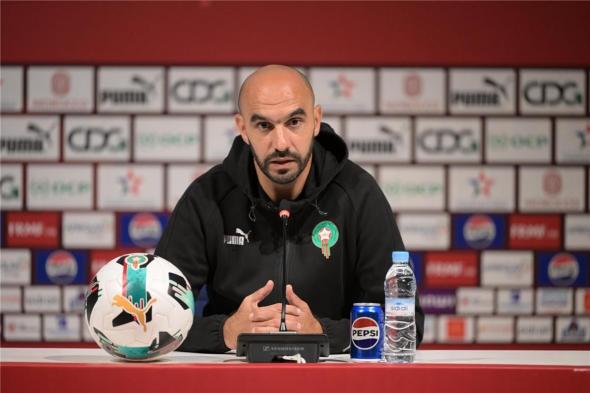 الركراكي يعتذر للاعب المغرب بعد إهداره ركلة ترجيحية أمام نيجيريا