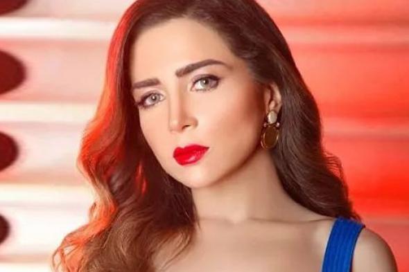 رسالة
غامضة
من
مي
عز
الدين
تُشعل
الجدل:
“العوض
مهما
اتأخر”