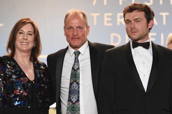 كاثلين
كينيدي،
رئيسة
Lucasfilm،
تعتذر
عن
توقيت
عرض
Solo:
A
Star
Wars
Story