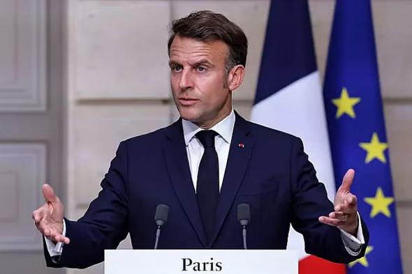 «الإليزيه»
    يكشف
    سبب
    ظهور
    ماكرون
    بعينه
    اليمنى
    محتقنة
    ومحمرة:
    انفجار
    وعاء
    دموي
    صغير