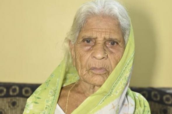 عجوز هندية تعود من الموت قبل حرق جثتها بقليل.. وتحتفل بعيد ميلادها الـ 103