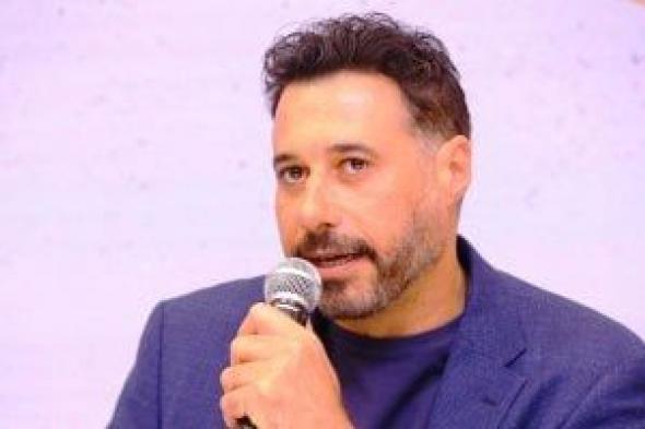 أحمد
السعدني
يهنئ
شقيقته
ميريت
على
صدور
كتابها
الجديد
بمعرض
الكتاب