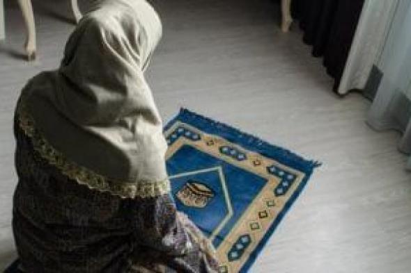 هل
تصح
صلاة
المرأة
إذا
لم
تسمع
صوت
الإمام
في
صلاة
الجماعة؟
أمين
الفتوى
يجيب