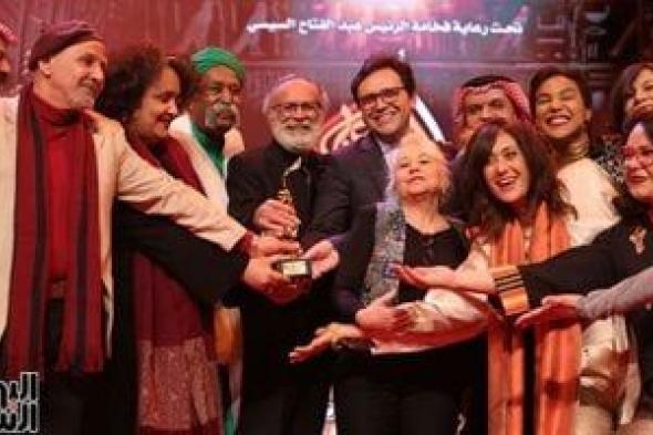 الهاربات
تفوز
بجائزة
الشيخ
سلطان
القاسمى
كأفضل
عرض
بمهرجان
المسرح
العربي..
صور