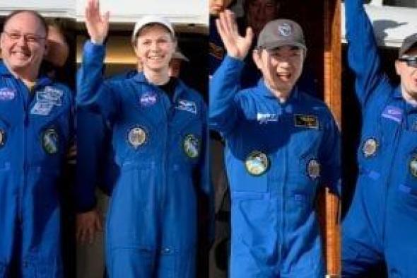 رواد
الطاقم
11
يصلون
إلى
هيوستن
بعد
أول
عملية
إجلاء
طبى
فى
الفضاء