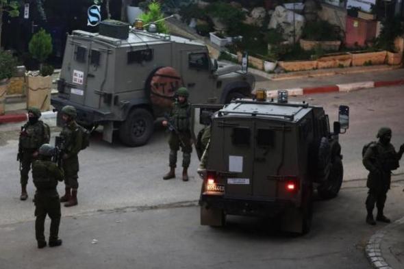 رام
الله:
قوات
الاحتلال
تُحاصر
المسجد
القديم
وتحتجز
مصلين
في
كفر
نعمة