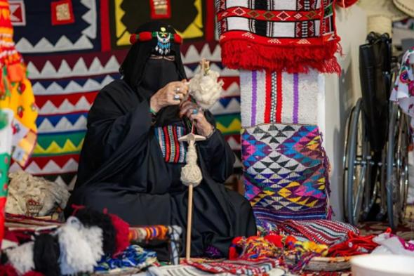 المشغولات
    اليدوية
    بمهرجان
    الكليجا
    تجسّد
    ملامح
    التراث
    الشعبي