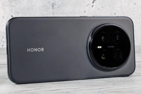 هاتف
Honor
Magic8
Pro
يخضع
لضبط
دقيق
ليحسم
صدارة
الهواتف
الذكية