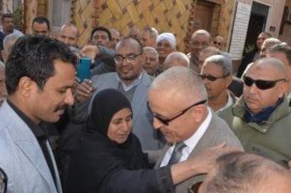 محافظ
الأقصر
يوجه
بدعم
سيدة
وتوفير
بديل
لكشك
لها
على
كورنيش
أرمنت