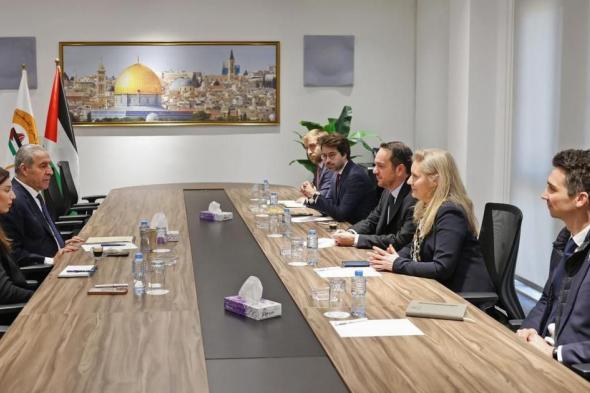 الشيخ:
عودة
السلطة
لغزة
وربطها
بالضفة
أولويات
لضمان
الاستقرار