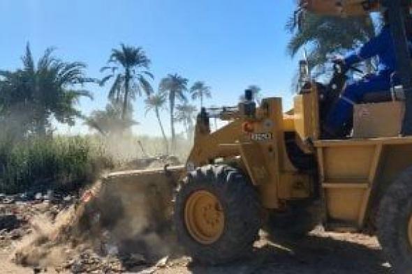 محافظ
قنا
يوجه
بإزالة
مخلفات
العديسية
استجابة
لشكاوى
المواطنين