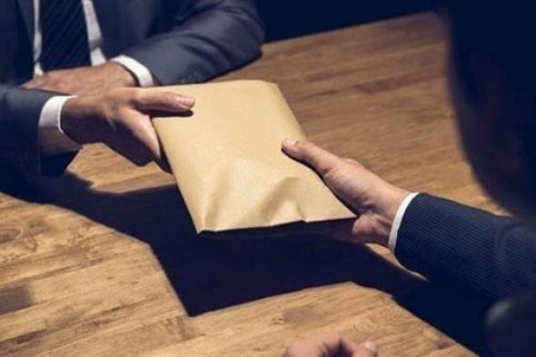 السجن
      المشدد
      10
      سنوات
      لـ
      6
      متهمين
      في
      قضية
      رشوة
      وزارة
      الري