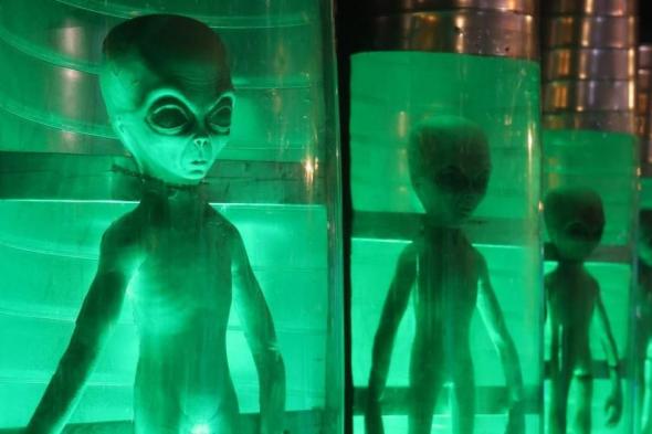 تحذير
      صادم
      من
      قلب
      لندن:
      إعلان
      وجود
      كائنات
      فضائية
      قد
      يشعل
      أزمة
      مالية
      عالمية