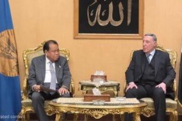 رئيس
المحكمة
الدستورية
العليا
يستقبل
نظيره
الإندونيسى
لبحث
تعزيز
التعاون