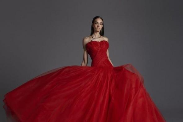 مجموعة Monique Lhuillier خريف 2026: حين تصبح الفخامة سهلة الارتداء