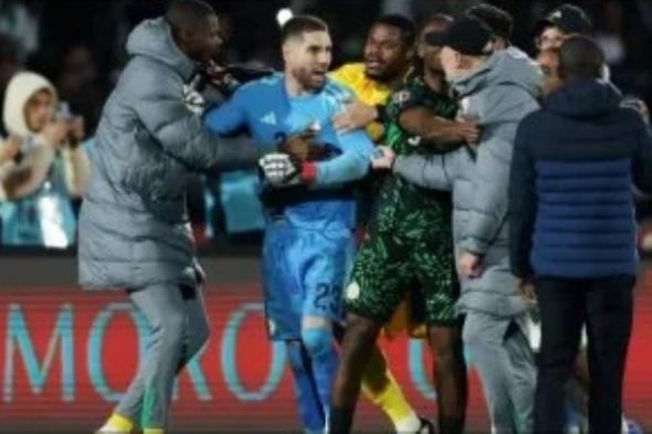 كاف يوقع عقوبات بالجملة على الجزائر بعد أحداث نيجيريا وإيقاف زيدان