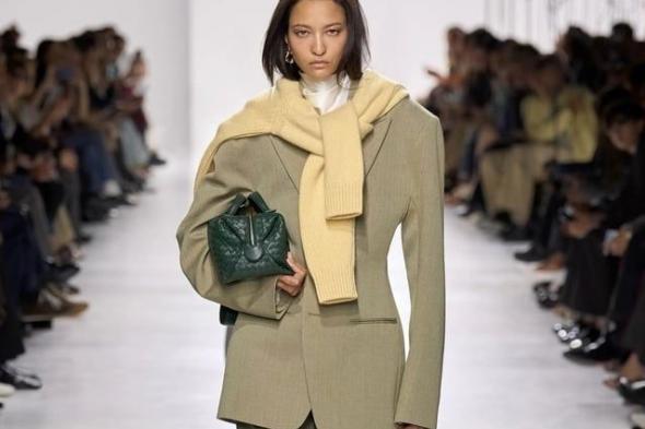 اللون الأخضر يعود بقوة: صيحة تعكس الرقي والراحة والأناقة الهادئة