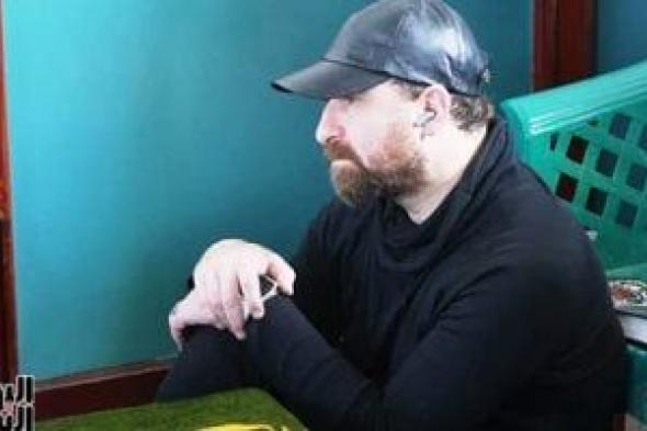 نضال
الشافعى
يرافق
جثمان
والدته
تمهيدًا
لتشييع
جنازتها