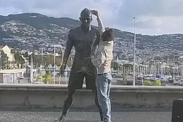 حرق تمثال رونالدو في البرتغال