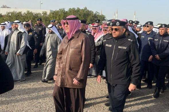 حشود
      غفيرة
      في
      تشييع
      شهيد
      الواجب
      محمد
      الهاجري