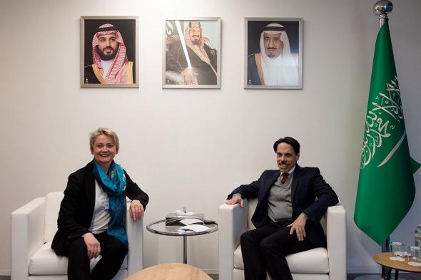 وزير
    الخارجية
    يستعرض
    العلاقات
    الثنائية
    ومستجدات
    الأوضاع
    بالمنطقة
    مع
    نظيرته
    البريطانية