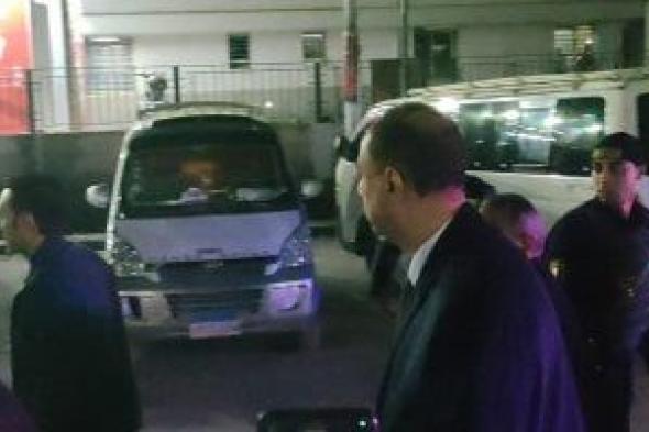 محافظ
سوهاج
يحيل
مسئولى
المواقف
بطهطا
للتحقيق
لعدم
الالتزام..
فيديو