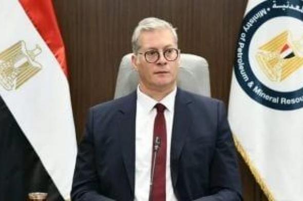 مصرع
شخصين
وإصابة
2
آخرين..
وزارة
البترول
تتابع
حادث
تصادم
طريق
الصحراء
الغربية