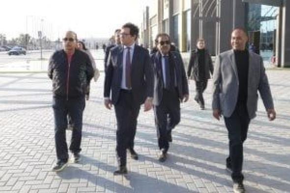 245
ألف
زائر
فى
اليوم
الأول
لمعرض
القاهرة
الدولى
للكتاب