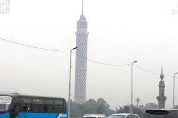 عاصفة
رملية
تضرب
القاهرة
والجيزة
وتحجب
الرؤية
فى
الطرق
السريعة