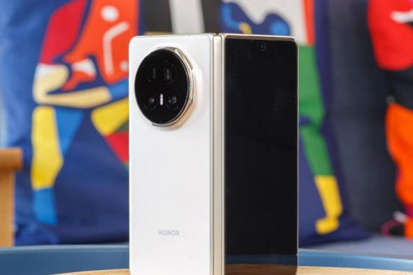 Honor
Magic
V6
يحطم
الأرقام
القياسية
بأكبر
بطارية
في
عالم
الهواتف
القابلة
للطي