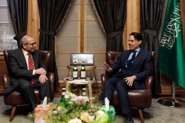 وزير
الخارجية
يلتقي
رئيس
مجلس
الوزراء
اللبناني