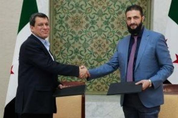 مظلوم
عبدي
:
سنعمل
على
الحفاظ
على
وقف
إطلاق
النار
مع
دمشق