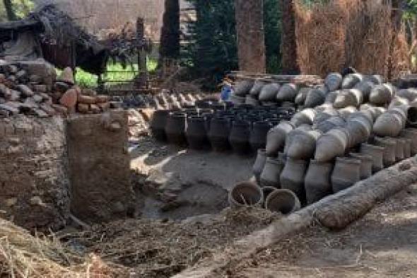 أرض
الفخار..
الشيخ
على
قرية
فى
قنا
ما
زالت
تنبض
بالصناعة
و100
أسرة
تمتهنها