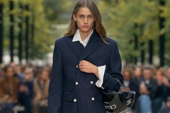 موضة الأحذية الرياضية الفاخرة في 2026: عندما تتحول البساطة إلى قمة الأناقة