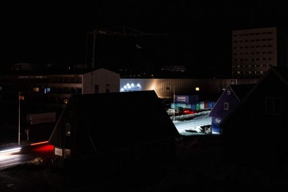 حادث
      غامض
      يغرق
      عاصمة
      غرينلاند
      في
      الظلام