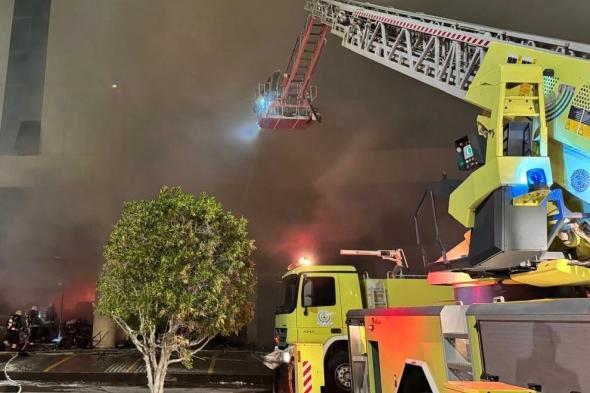 لا
إصابات..
مدني
ينبع
يخمد
حريقًا
في
3
محال
تجارية