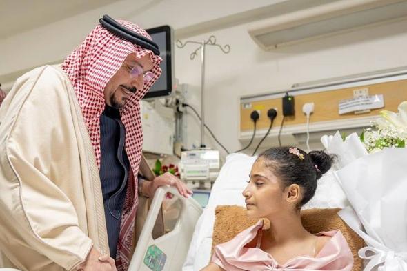 أمير
    القصيم
    يزور
    الطفلة
    السودانية
    العنود
    الطريفي
    ويطمئن
    على
    حالتها
    الصحية