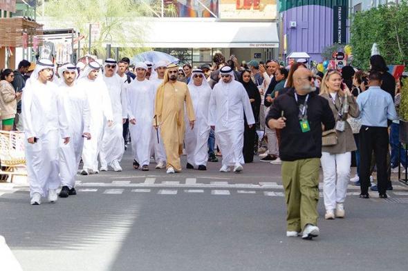 محمد بن راشد يزور مهرجان القوز للفنون